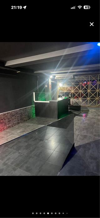 Local con licencia de pub en la calle principal