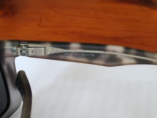 Gafas de sol Maui Jim Puhi grises polarizadas.