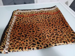 Foulard fantasia animalier e monogram