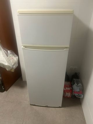 Nevera blanca