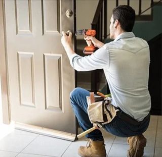 CARPINTERO INSTALADOR DE PUERTAS MONTADOR