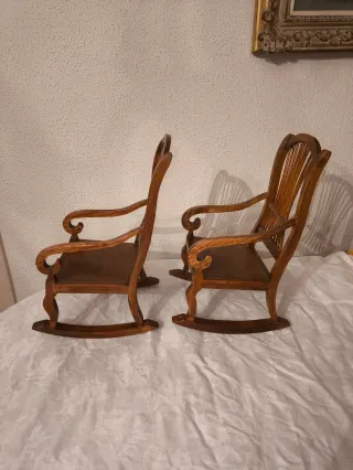 2 Mini Mecedoras de Madera 20x38x24