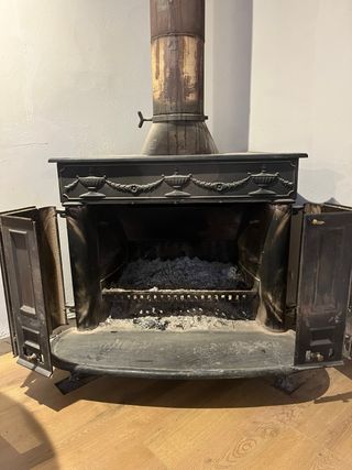Estufa de leña antigua