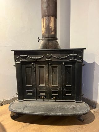 Estufa de leña antigua