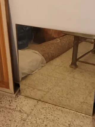 Mesa baja cristal y espejo dorado