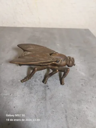 Cenicero Vintage Latón Mosca con diseño elevables