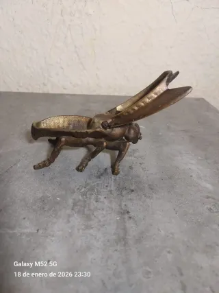Cenicero Vintage Latón Mosca con diseño elevables