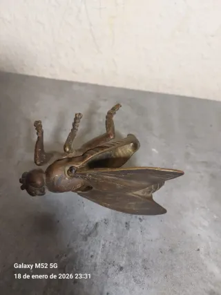Cenicero Vintage Latón Mosca con diseño elevables