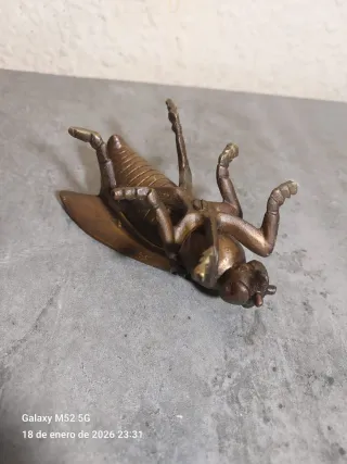 Cenicero Vintage Latón Mosca con diseño elevables