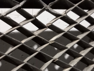 REJILLA PARAGOLPES DELANTERO VOLKSWAGEN POLO III