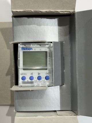Interruptor horario digital Theben TR 612 top2