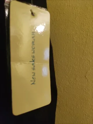 Falda negra con cinturón y botones