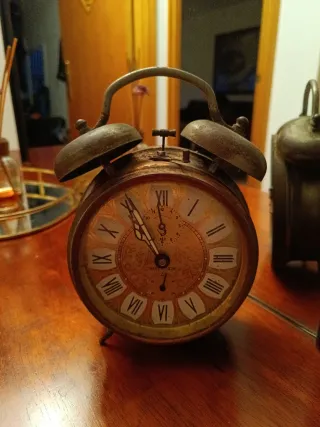 Antiguo Reloj Despertador Mecánico