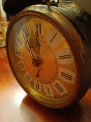 Antiguo Reloj Despertador Mecánico