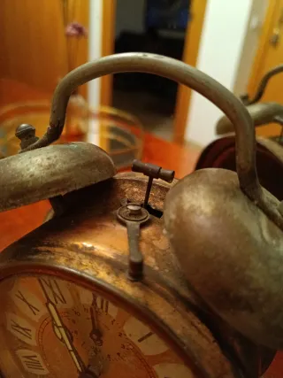 Antiguo Reloj Despertador Mecánico