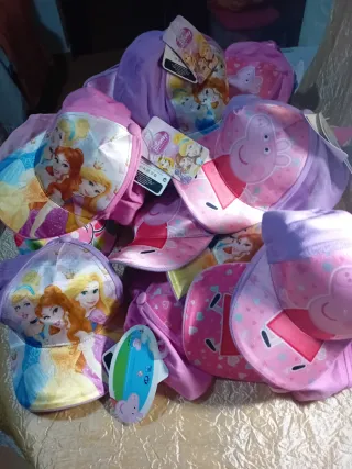 Lote Gorras Disney Princesas y Peppa Pig 1unidad.