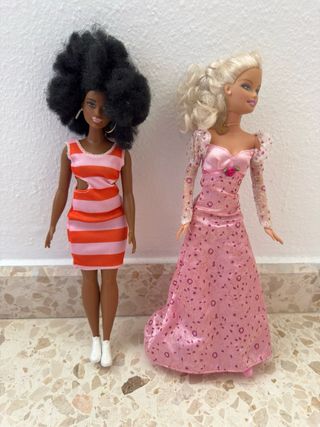 Conjunto 2 Barbies Vestidos