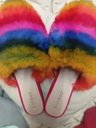 Zapatillas Peludas Arcoíris Talla 37.5