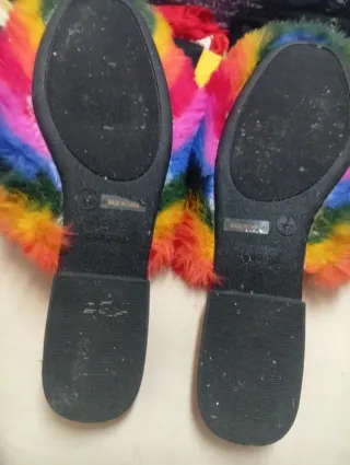 Zapatillas Peludas Arcoíris Talla 37.5