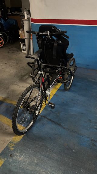 Bicicleta adaptada para silla de ruedas