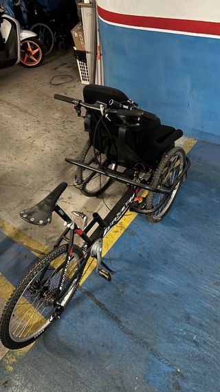 Bicicleta adaptada para silla de ruedas