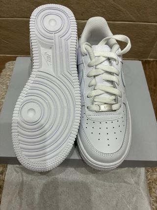 Nike Air Force 1 LE Blancas Talla 35.5