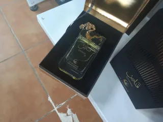 Colonia dorada y roja