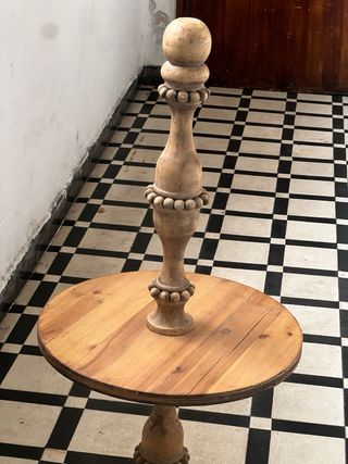 Expositor rústico de madera, 2 niveles