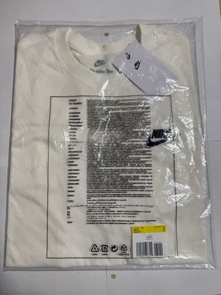 Camiseta Nike Básica Beige