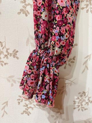 Camisa floral escote V