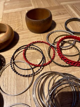 Lote de pulseras variadas