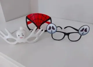 Set di accessori per Carnevale per adulti e bambini