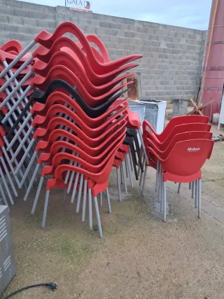 Sillas de bar apilables de plástico blanco