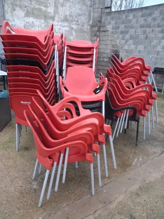 Sillas de bar apilables de plástico blanco