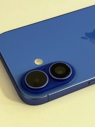 iPhone 16 azul - 1 año de uso