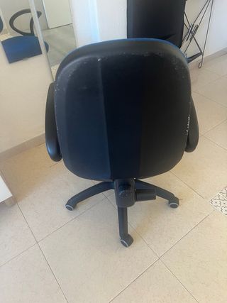 Silla de oficina azul y negra