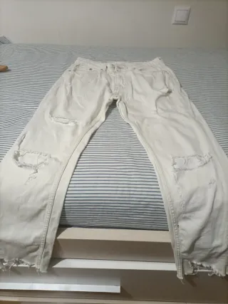 Pantalón vaquero blanco desgastado T.36