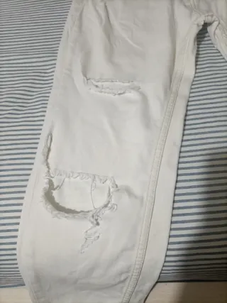 Pantalón vaquero blanco desgastado T.36