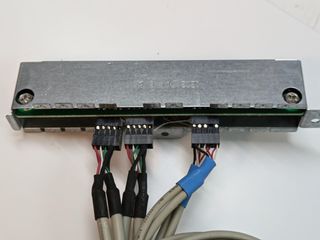 HP Pavilion 1B03 5WY G B Front Panel I/O anteriore