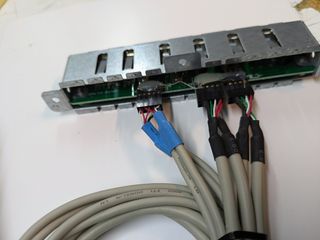 HP Pavilion 1B03 5WY G B Front Panel I/O anteriore