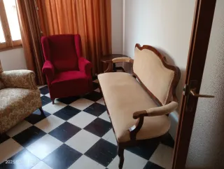 Sofá Isabelino Tapizado Beige y Rojo