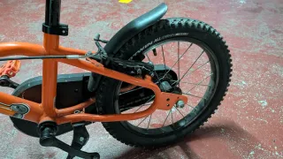 Bicicleta infantil B'TWIN 16 pulgadas.