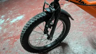 Bicicleta infantil B'TWIN 16 pulgadas.