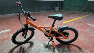 Bicicleta infantil B'TWIN 16 pulgadas.