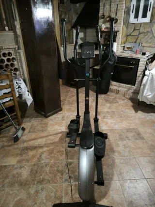 Elíptica negra y gris