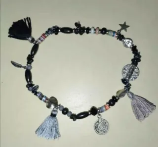 Gargantilla elástica boho con cuentas y colgantes