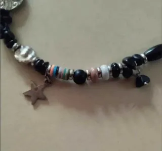 Gargantilla elástica boho con cuentas y colgantes