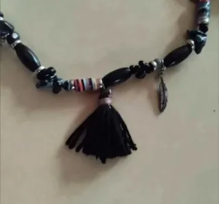 Gargantilla elástica boho con cuentas y colgantes