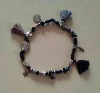 Gargantilla elástica boho con cuentas y colgantes