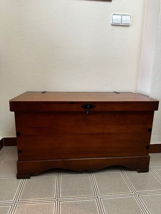 Baúl de madera maciza